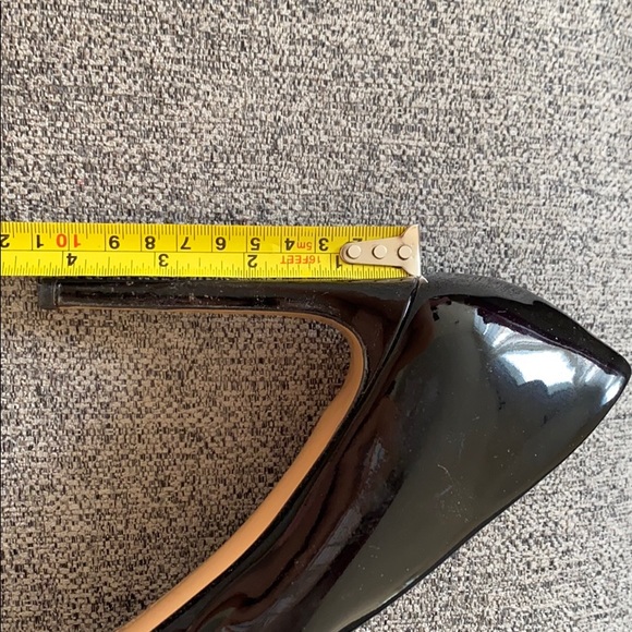 Ferragamo Nero Patent Pumps w/ Box - Picture 8 of 8